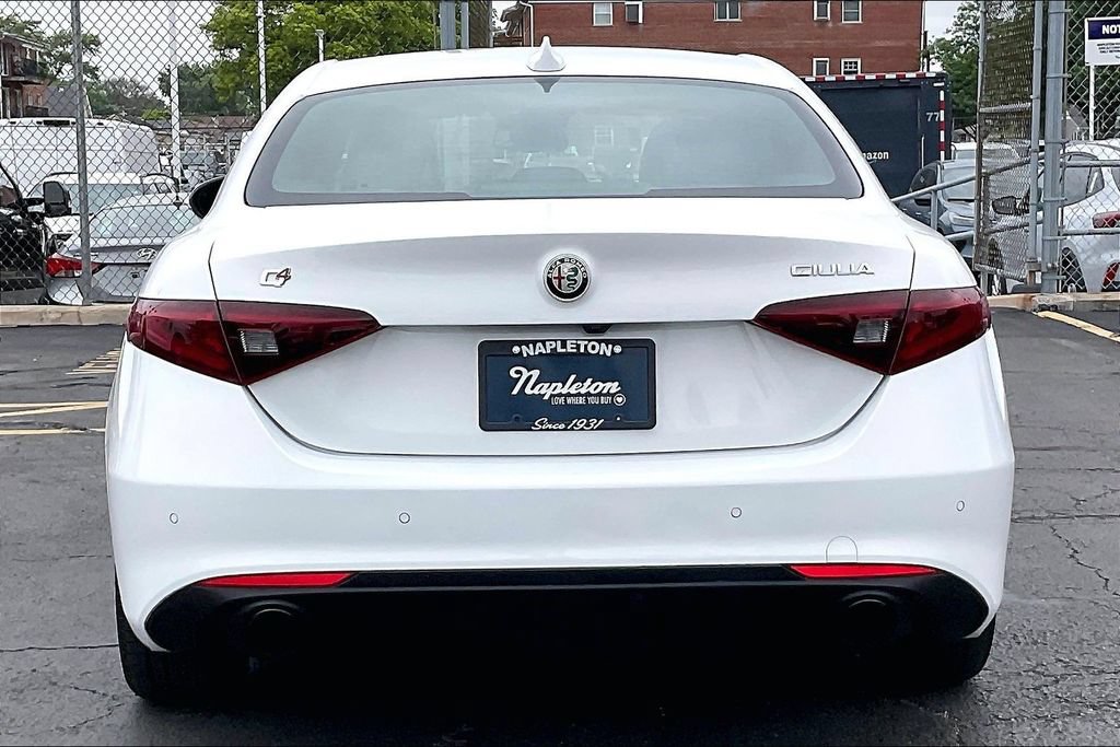 Used 2022 Alfa Romeo Giulia Sprint AWD/4WD image 3