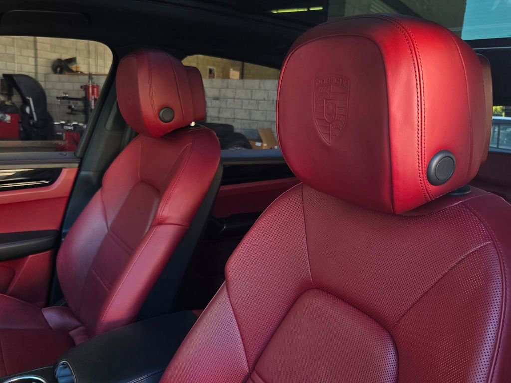 Used 2021 Porsche Cayenne S w/ Premium Package Plus image 23