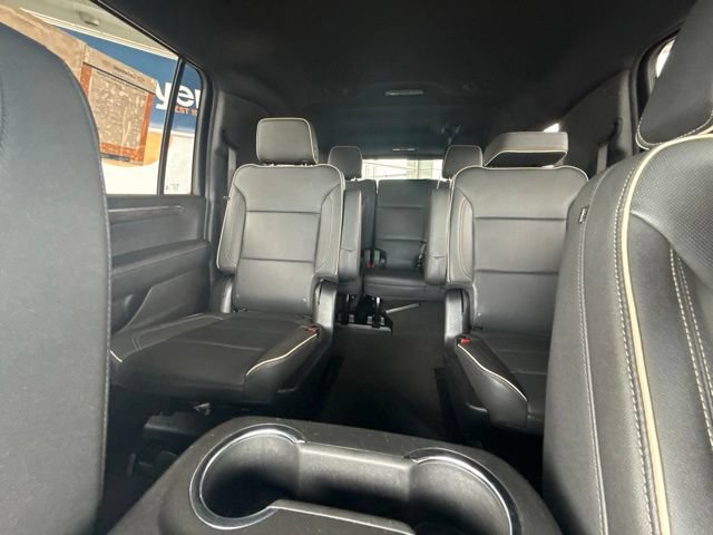 Used 2025 Chevrolet Suburban Premier AWD/4WD image 30
