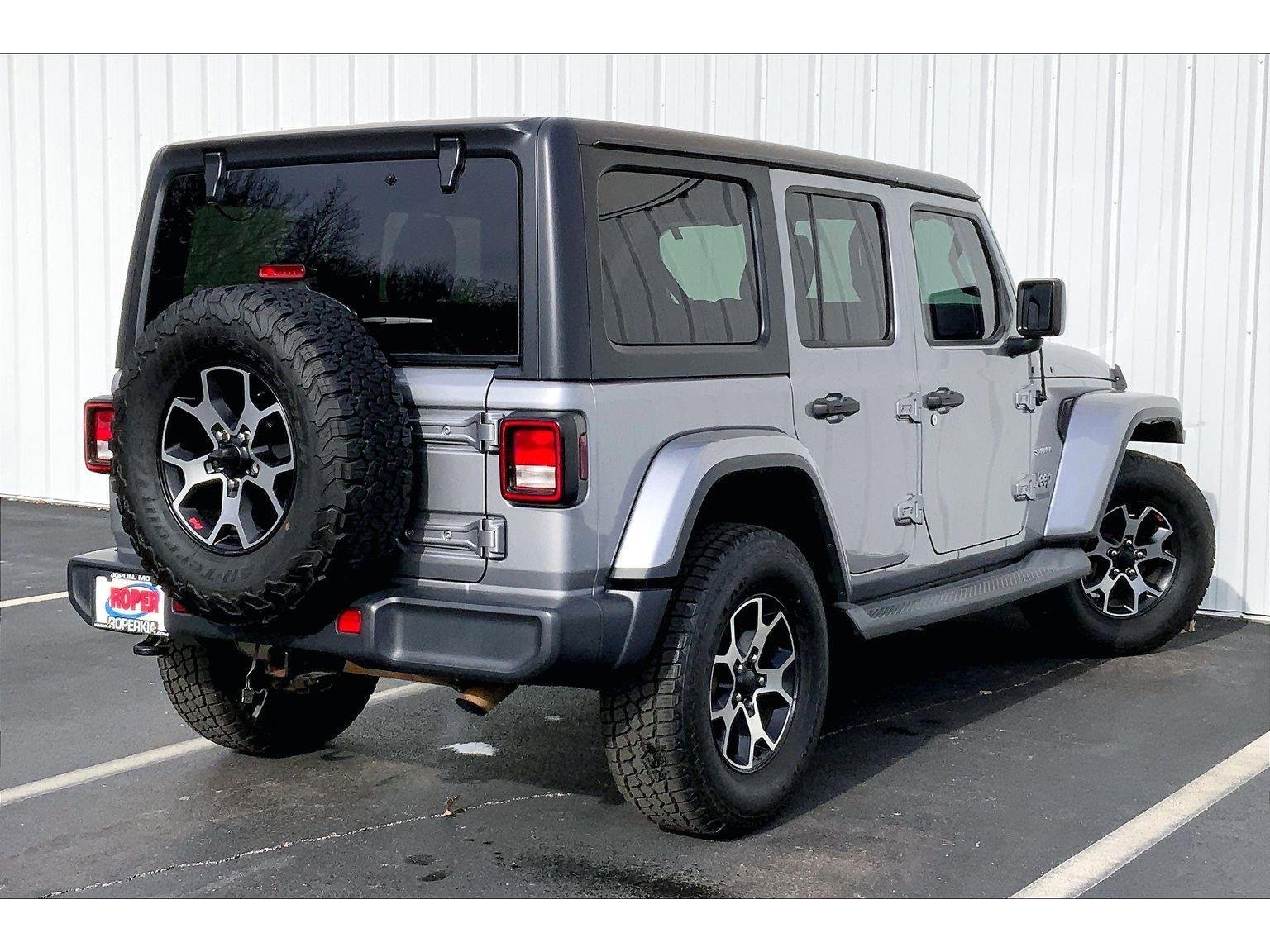 Used 2019 Jeep Wrangler Unlimited Sahara image 10