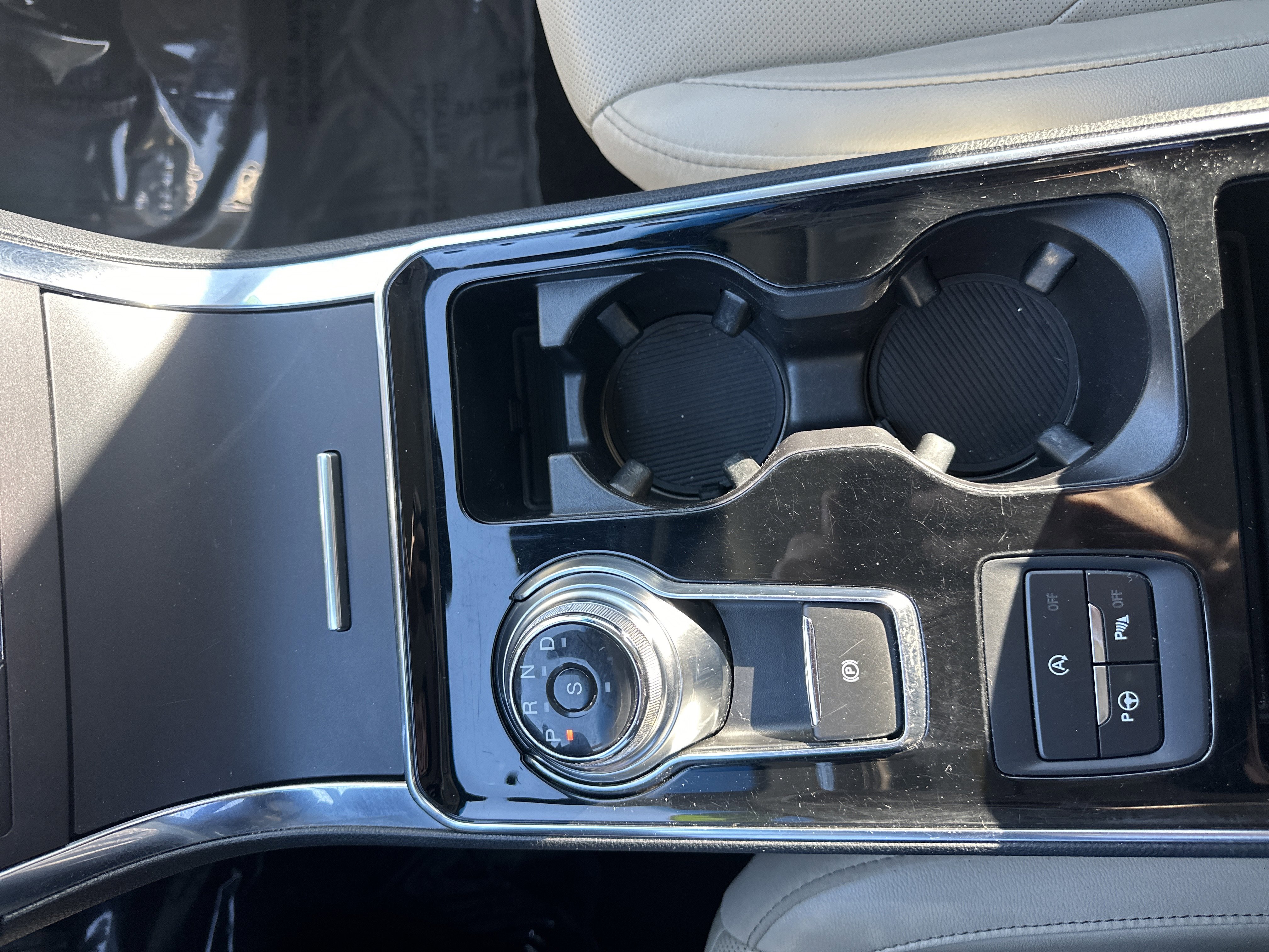 Used 2020 Ford Edge Titanium w/ Equipment Group 301A image 17