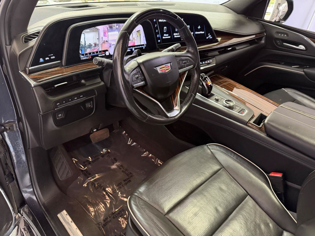 Used 2023 Cadillac Escalade Premium Luxury AWD/4WD image 13