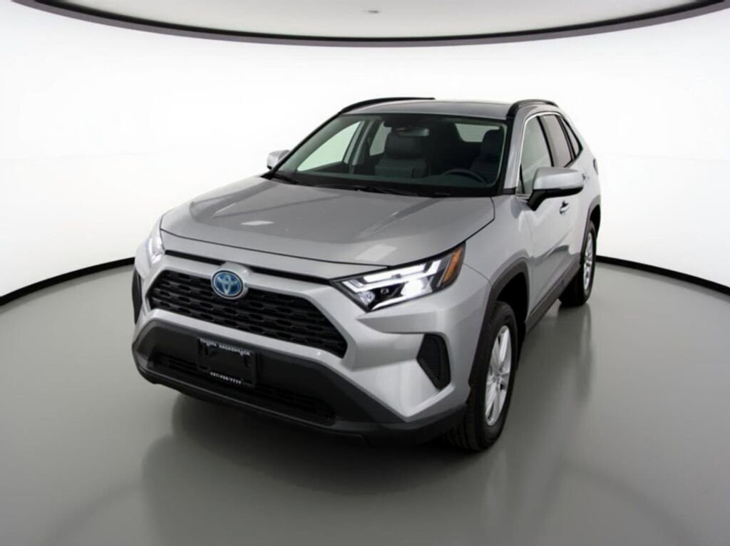 Used 2024 Toyota RAV4 XLE image 3