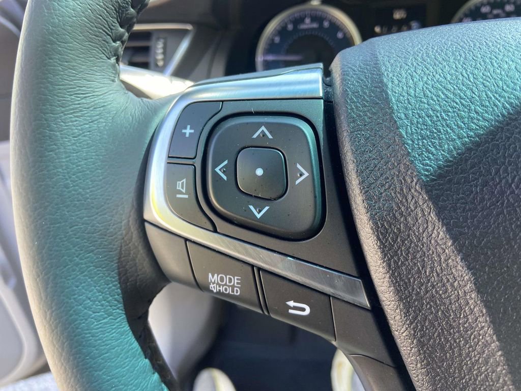 Used 2017 Toyota Camry XLE image 32