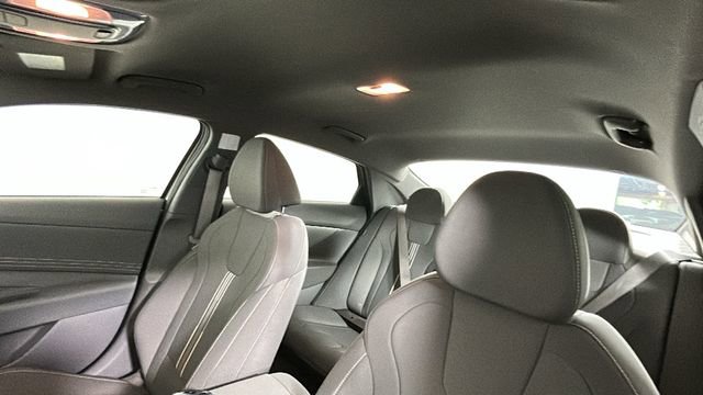 Certified 2025 Hyundai Elantra Sport FWD image 13