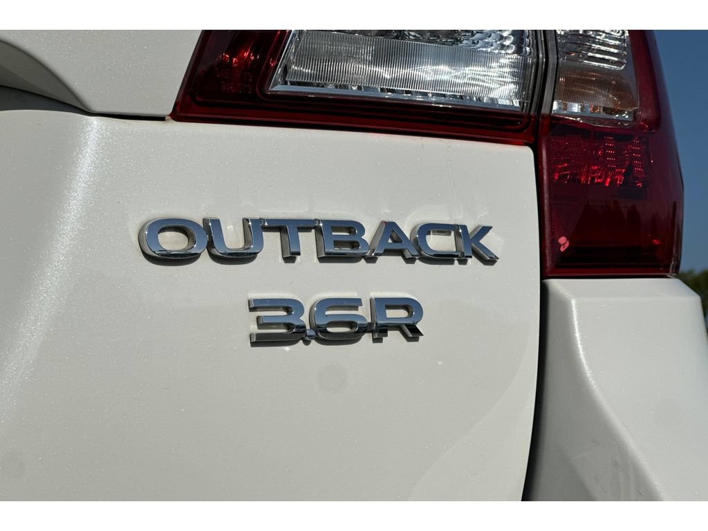 Used 2017 Subaru Outback 3.6R Touring AWD/4WD image 53