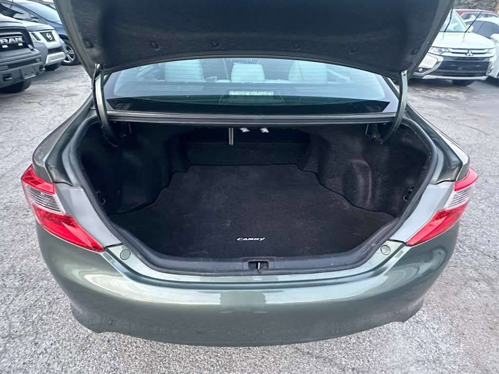 Used 2014 Toyota Camry L image 8