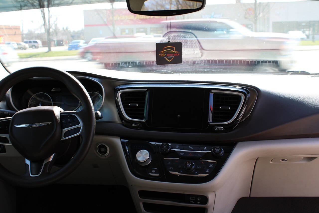 Used 2017 Chrysler Pacifica Touring Plus w/ Tire & Wheel Group image 64