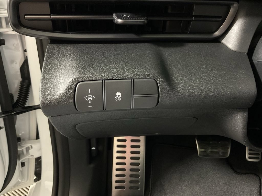 New 2026 Hyundai Elantra Sport FWD image 27