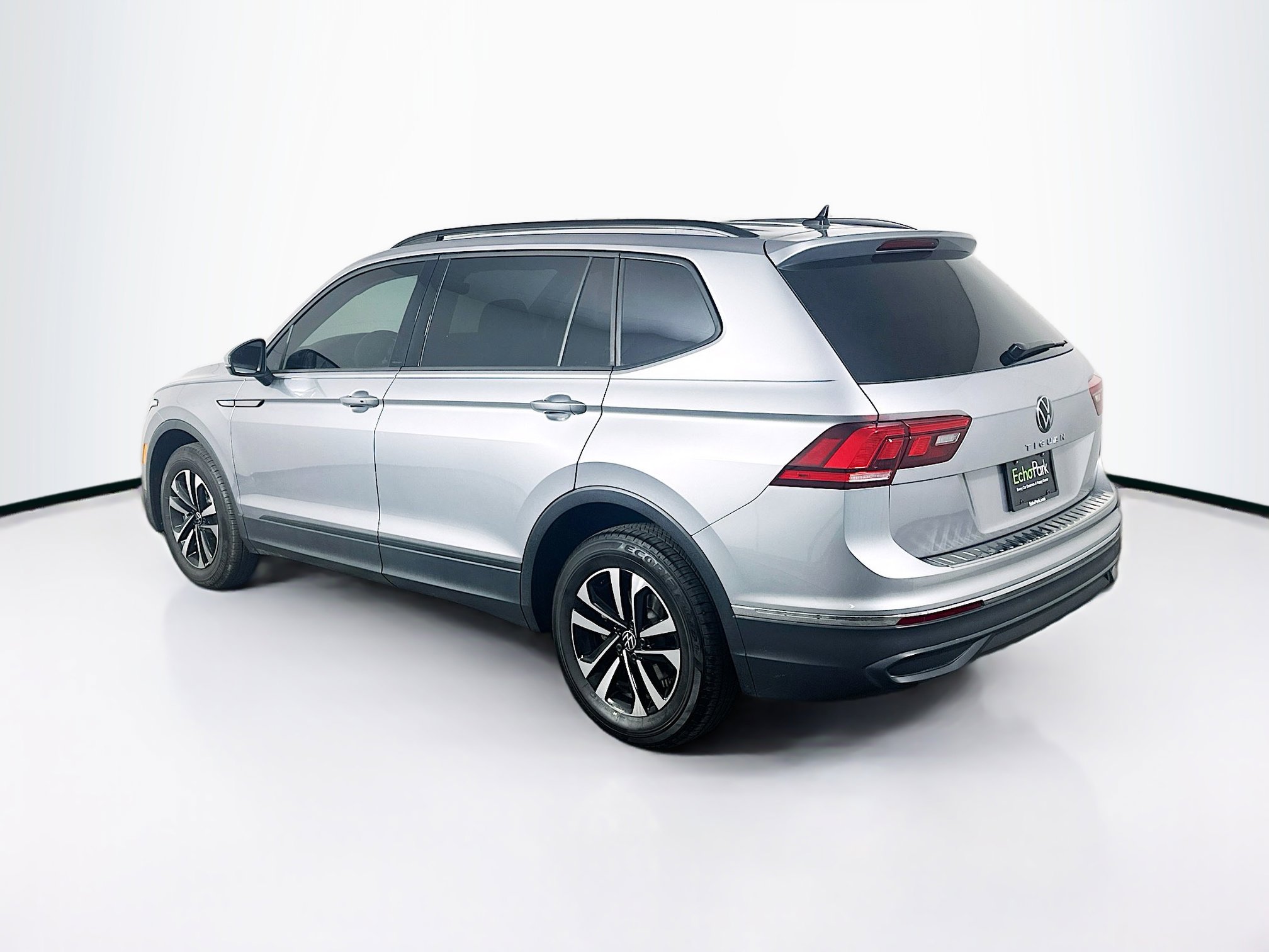 Used 2024 Volkswagen Tiguan S w/ MDO Package, Three-Row image 5