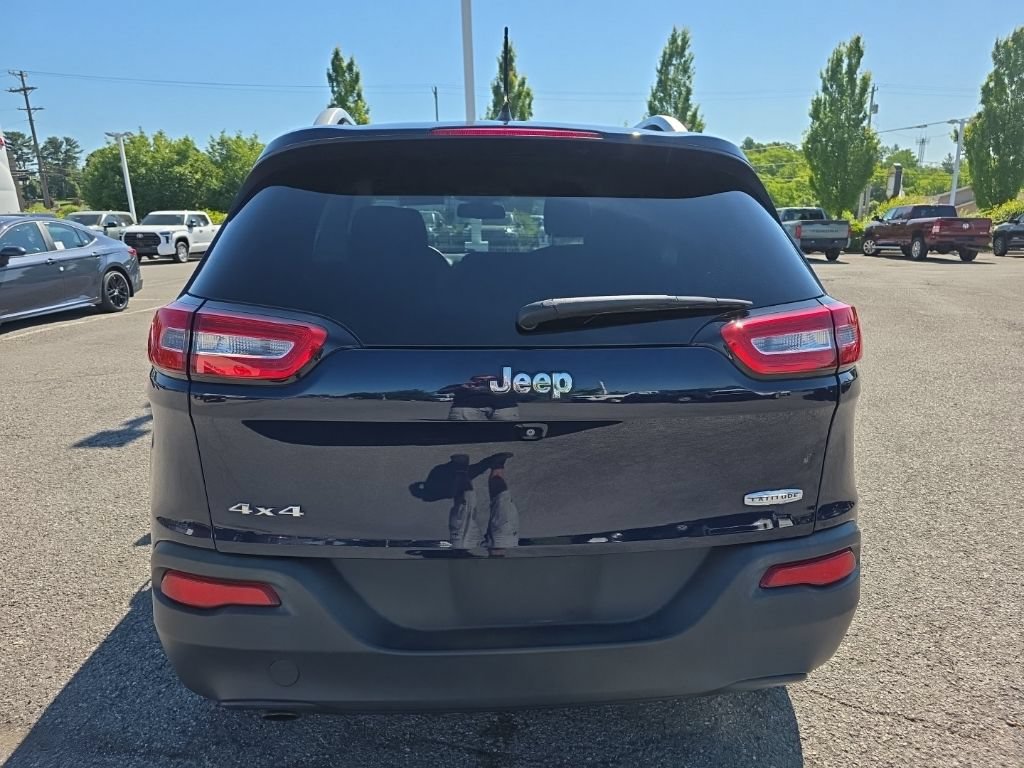Used 2015 Jeep Cherokee Latitude w/ Cold Weather Group AWD/4WD image 5