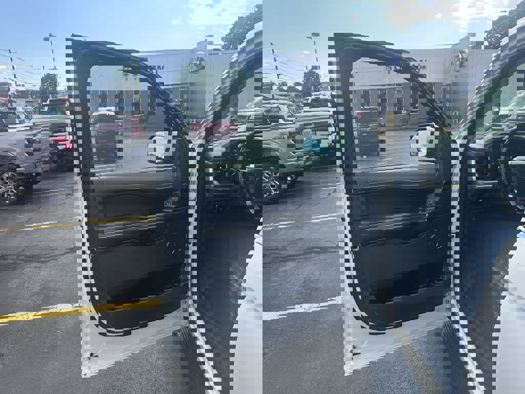 Used 2024 Ford Expedition Max XLT image 14