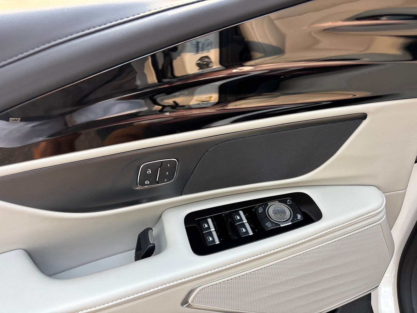 New 2026 Lincoln Nautilus Premier AWD/4WD image 12