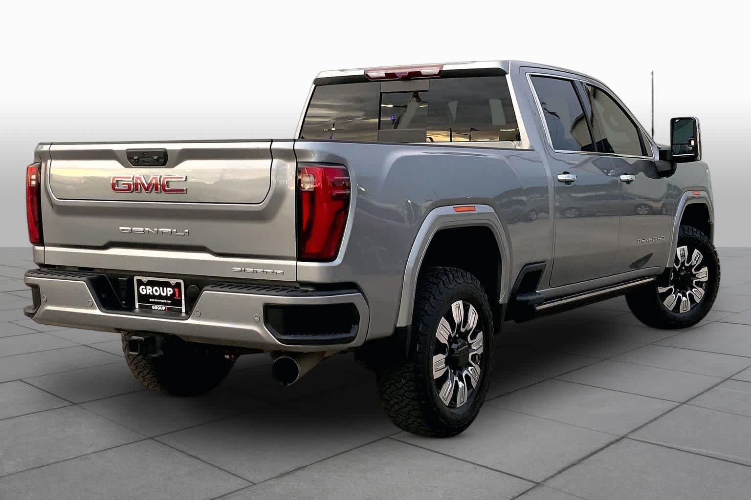 Used 2024 GMC Sierra 2500 Denali w/ Denali Reserve Package AWD/4WD image 13