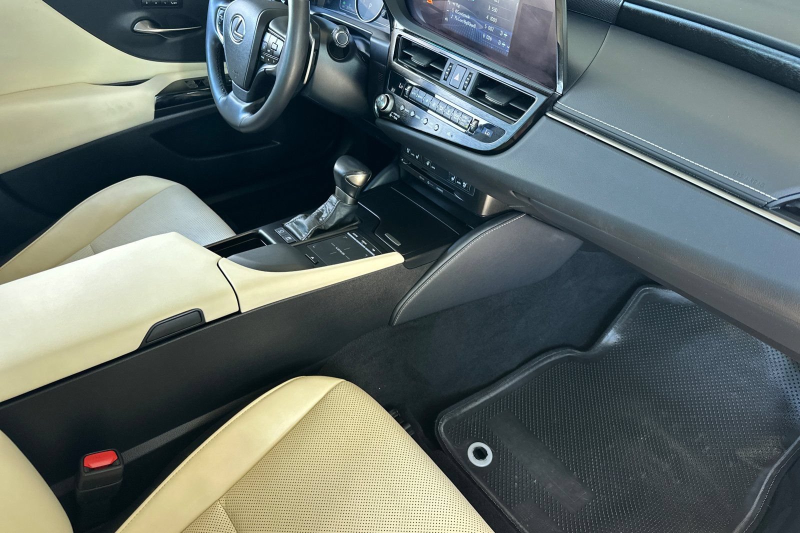 Used 2022 Lexus ES 300h w/ Premium Package FWD image 12