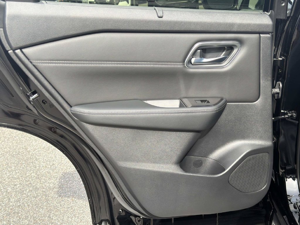 New 2026 Nissan Rogue Platinum AWD/4WD image 12