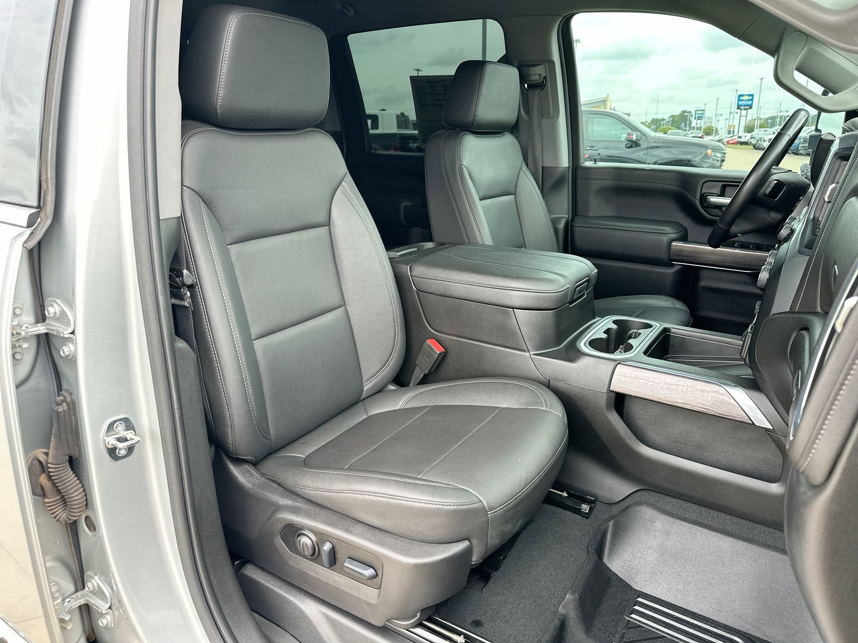 Used 2023 Chevrolet Silverado 2500 LTZ w/ LTZ Premium Package AWD/4WD image 25