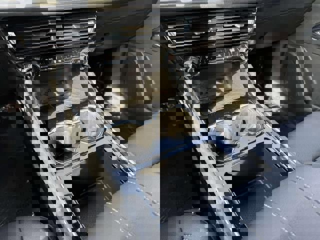 Used 2025 Chevrolet Traverse LT image 30