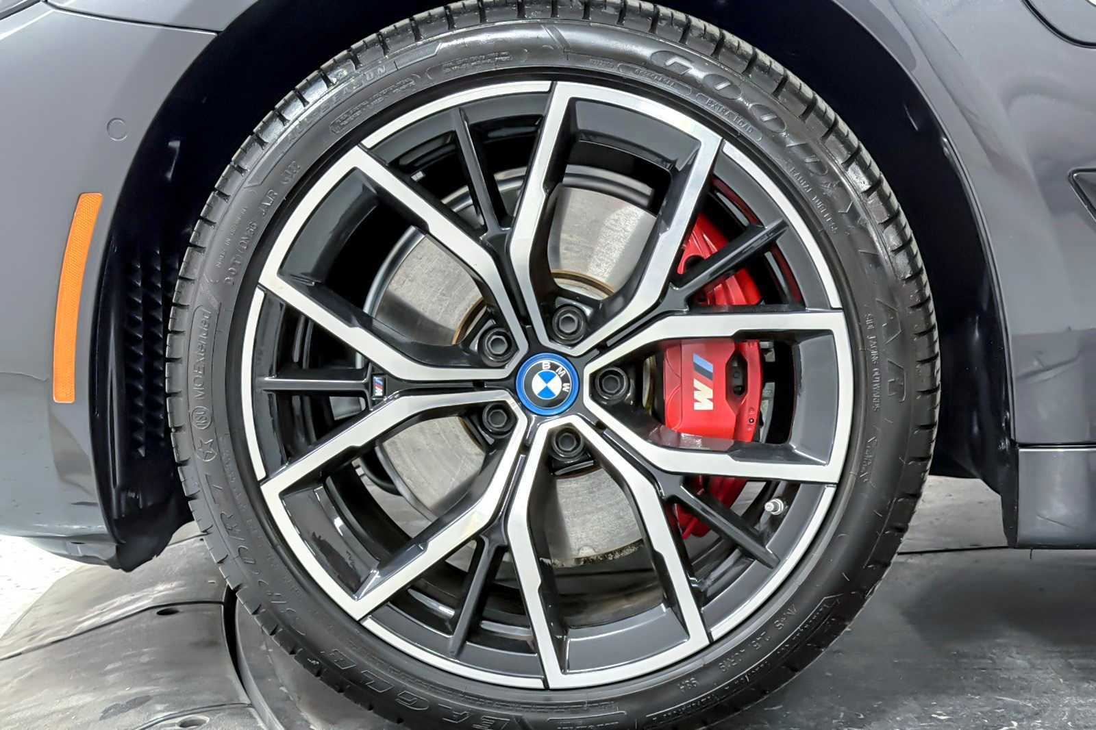 Used 2023 BMW 530e w/ Executive Package image 26