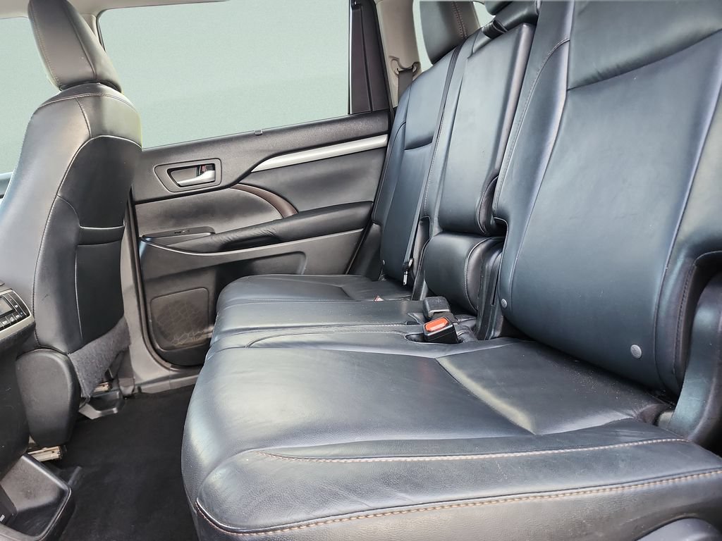Used 2015 Toyota Highlander XLE FWD image 22
