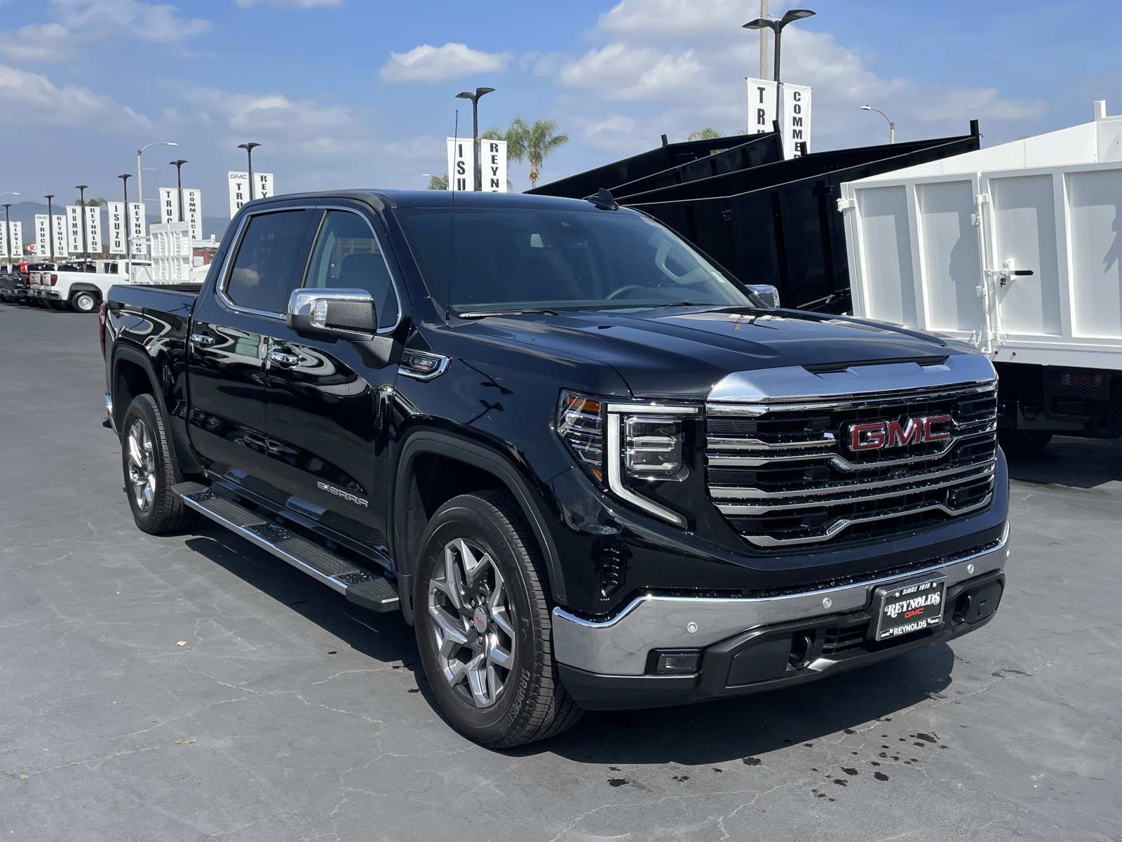 New 2026 GMC Sierra 1500 SLT w/ SLT Premium Plus Package RWD image 3