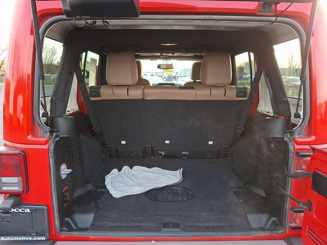 Used 2015 Jeep Wrangler Unlimited Sahara w/ Connectivity Group image 30