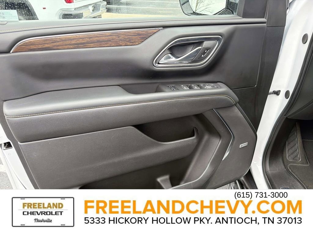 Used 2023 Chevrolet Suburban Premier image 21