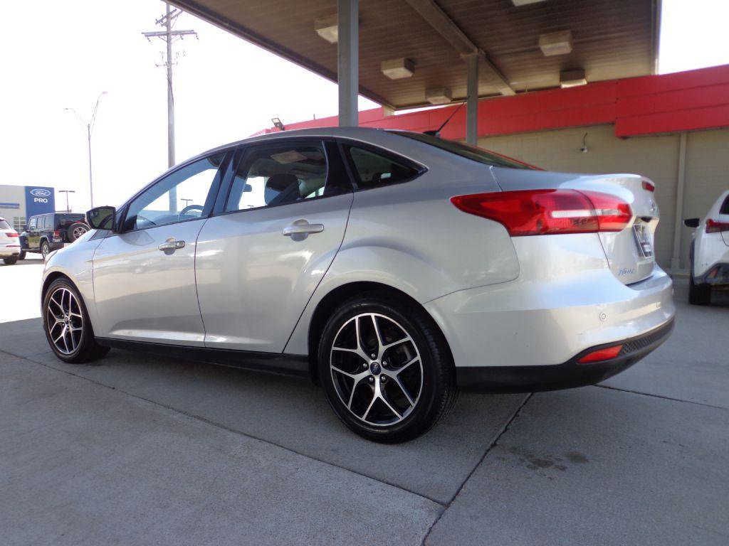 Used 2018 Ford Focus SEL w/ Cold Weather Package FWD image 6