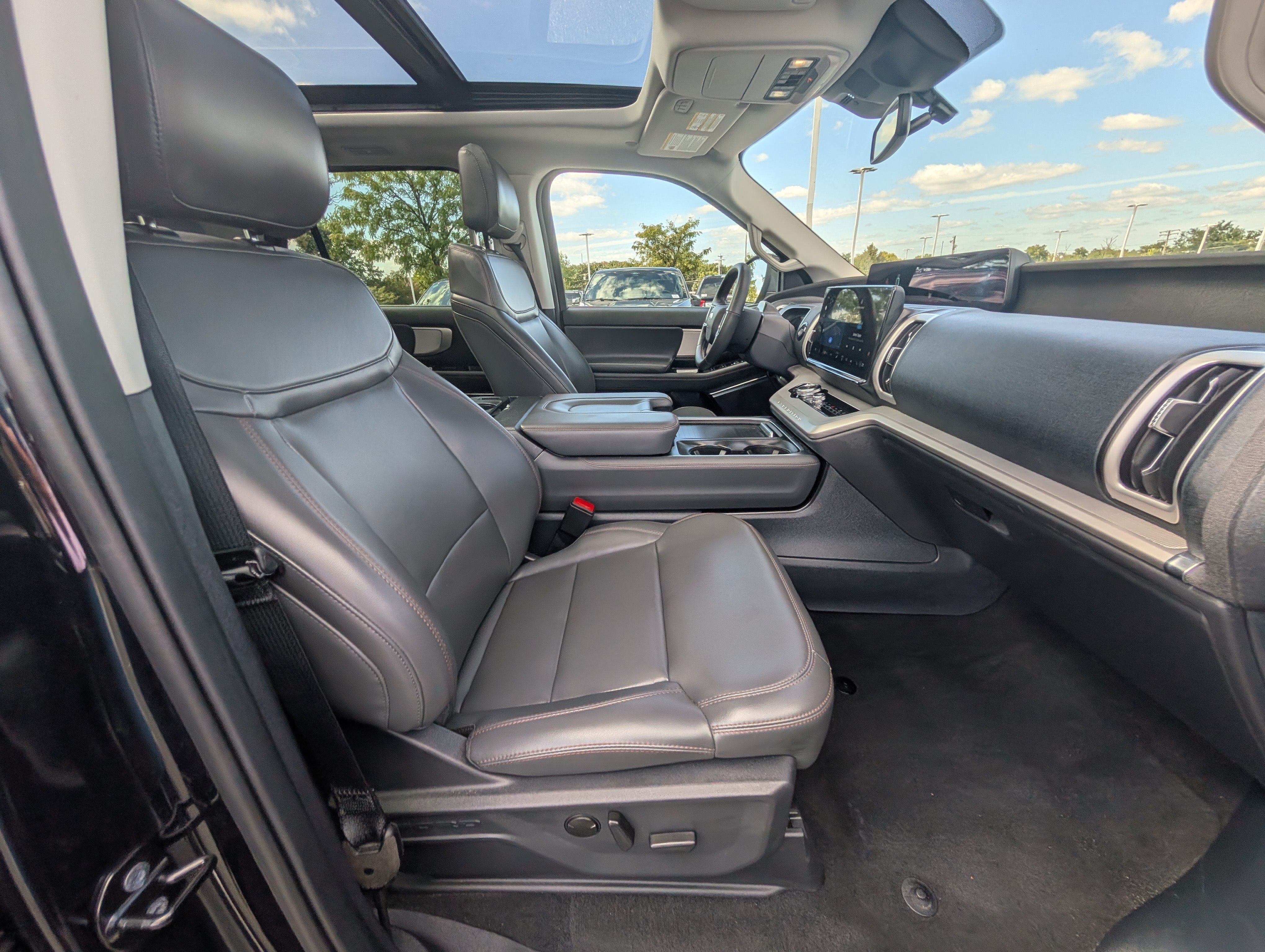Certified 2025 Ford Expedition Active AWD/4WD image 12