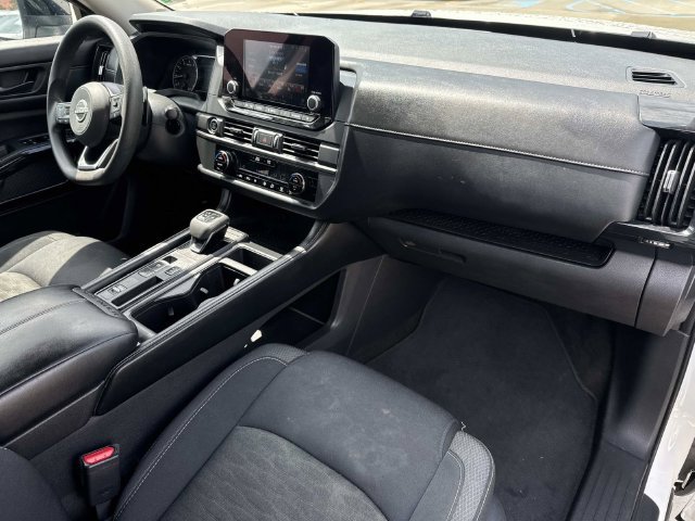 Used 2023 Nissan Pathfinder S FWD image 18