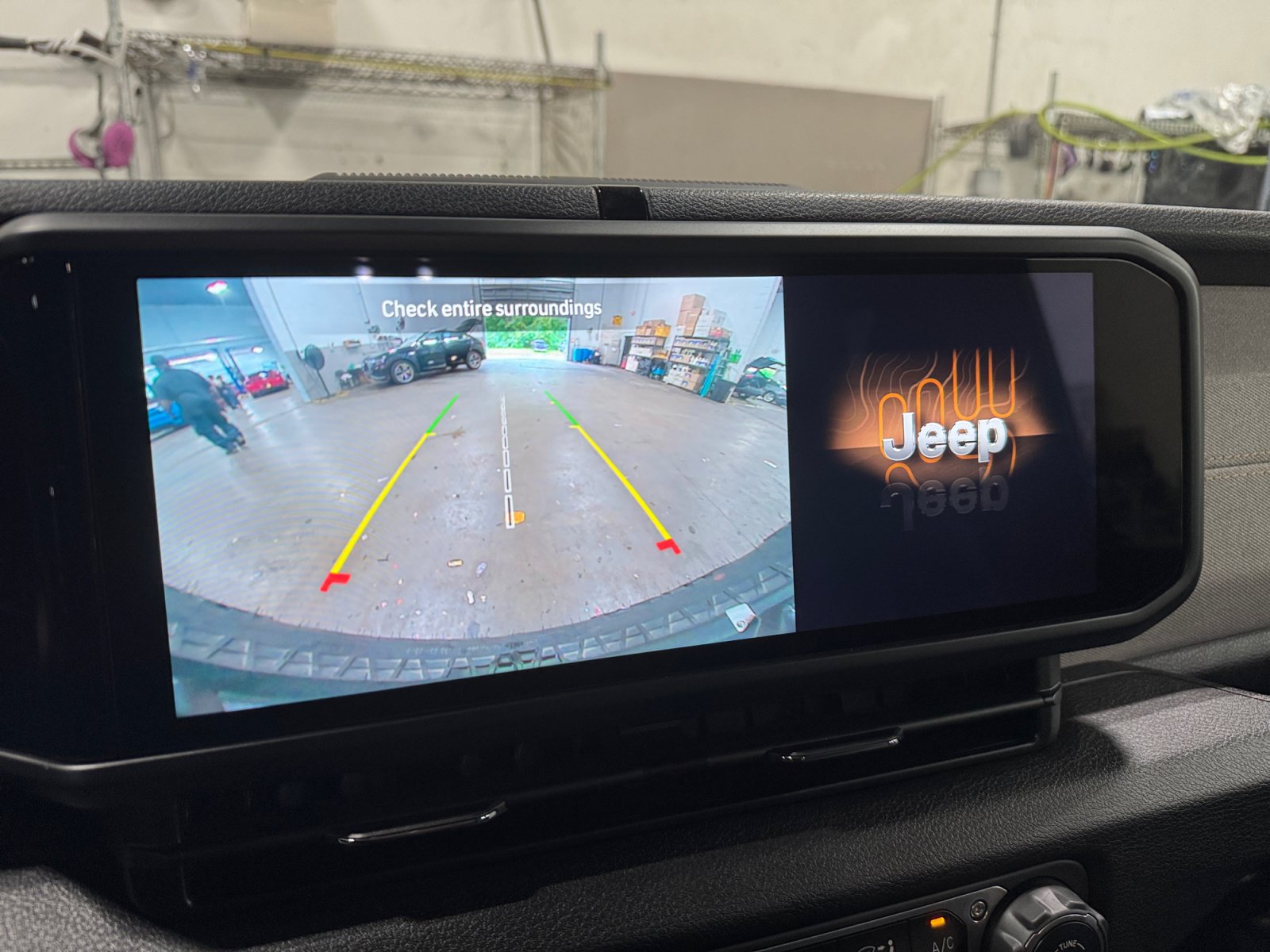 Used 2025 Jeep Wrangler Unlimited Sport AWD/4WD image 17