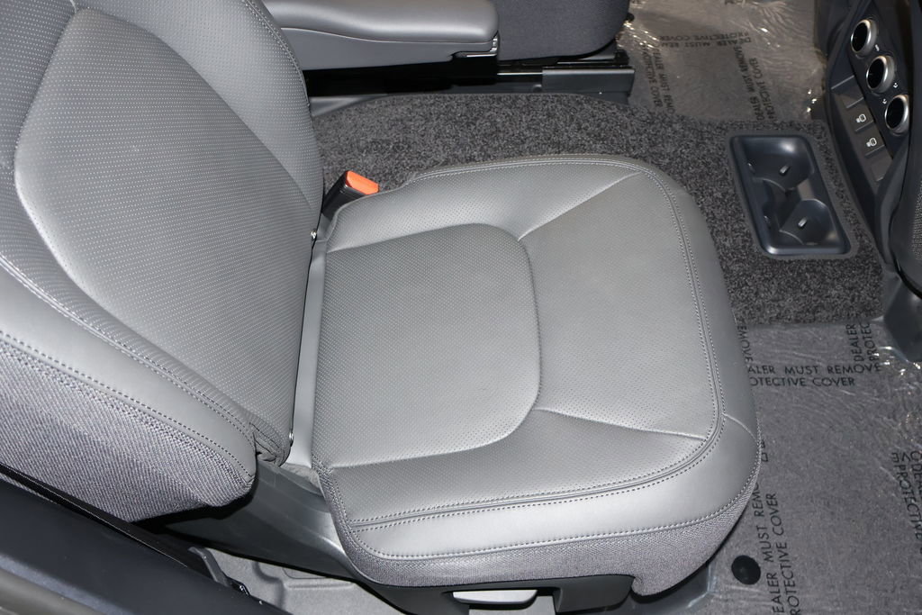 Used 2025 Land Rover Defender 130 V8 image 42