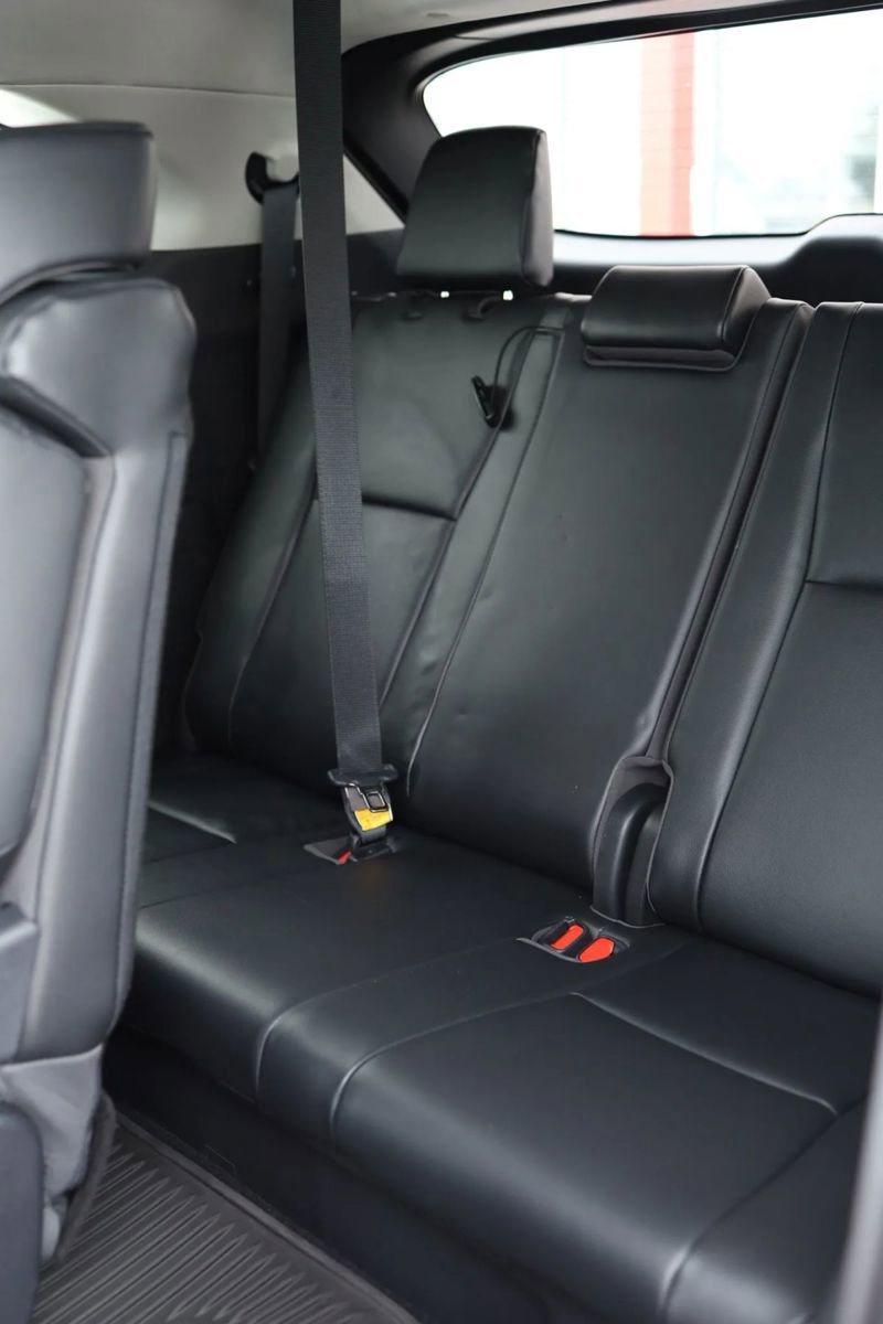 Used 2021 Toyota Highlander XLE AWD/4WD image 40