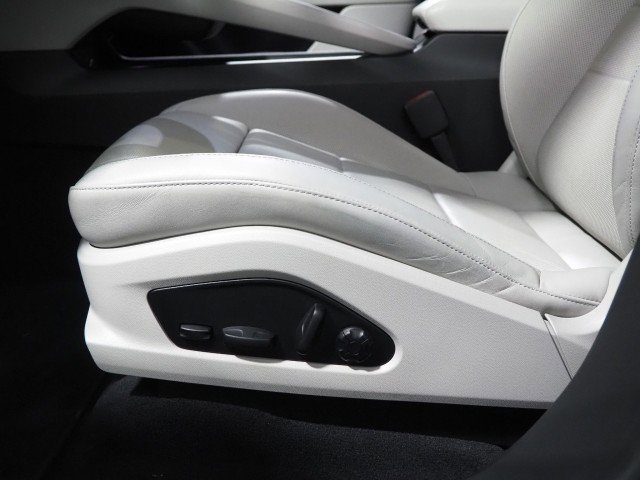 Used 2024 Porsche Macan 4 Electric image 80