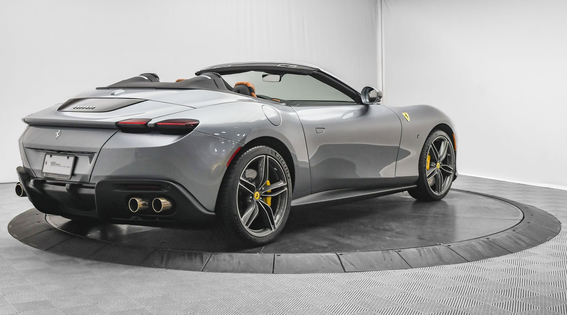 Used 2025 Ferrari Roma Spider image 8