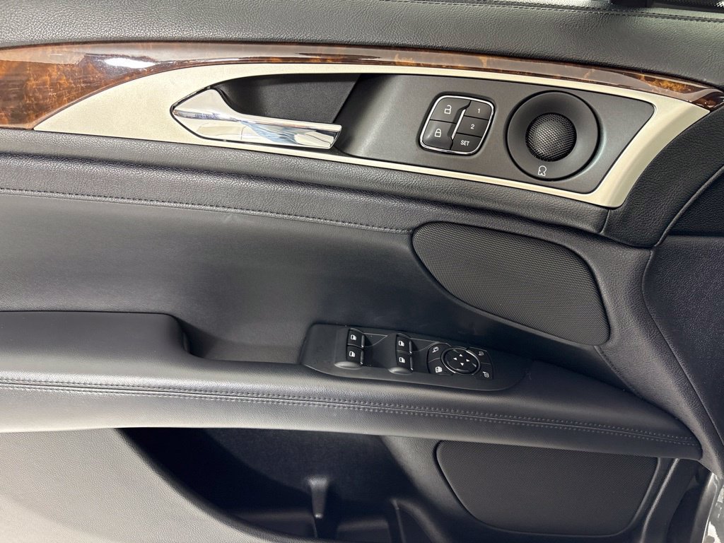 Used 2018 Lincoln MKZ Reserve w/ Technology Package FWD image 17