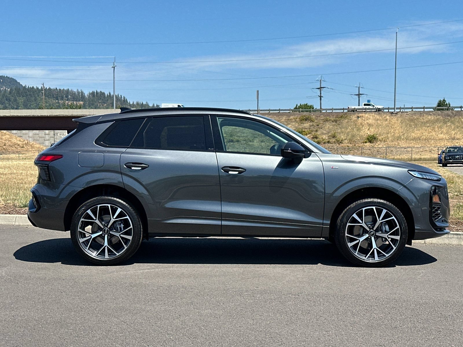 New 2026 Audi Q3 quattro 2.0T AWD/4WD image 2