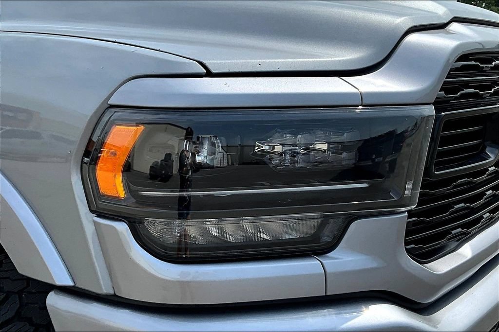Used 2024 RAM 3500 Limited AWD/4WD image 32