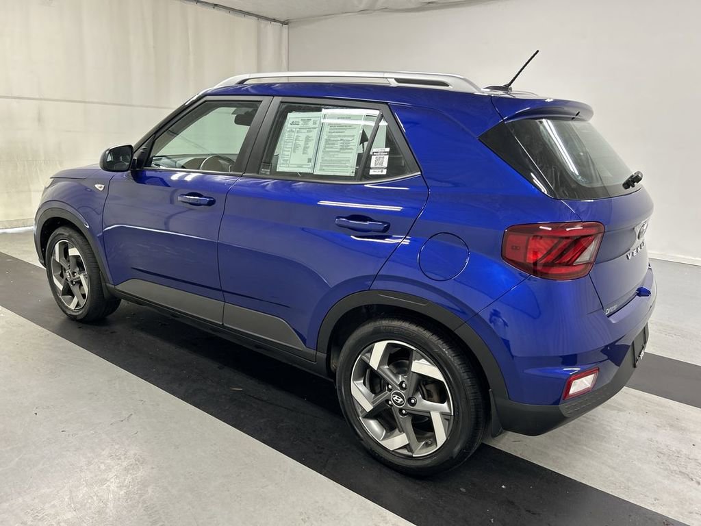 Used 2023 Hyundai Venue Limited FWD image 7
