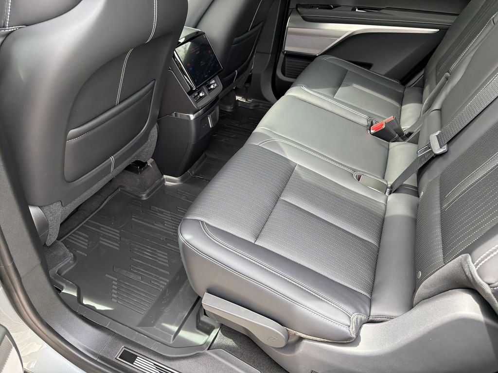 New 2027 Cadillac Vistiq Luxury w/ LPO, Floor Liner Package AWD/4WD image 36