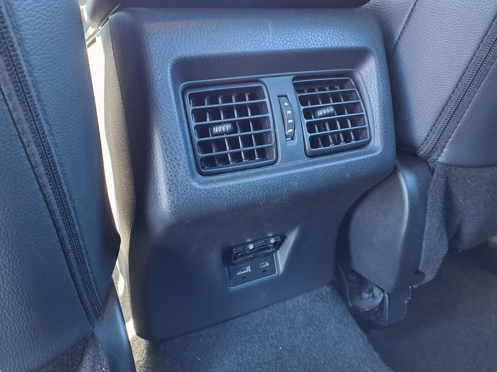 Used 2025 Toyota Camry SE image 24