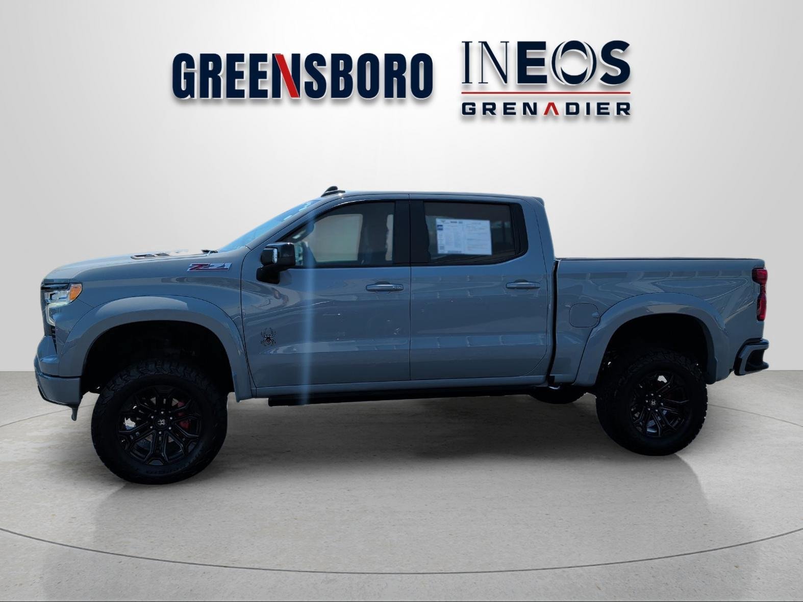Used 2025 Chevrolet Silverado 1500 RST AWD/4WD image 2
