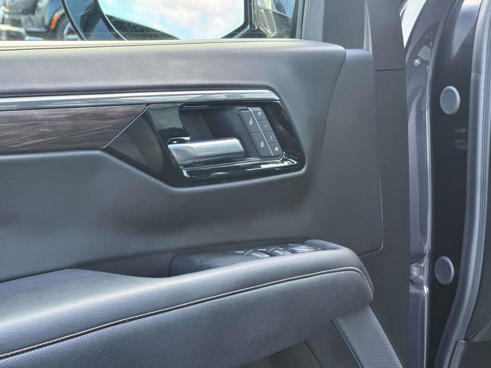 Certified 2025 Chevrolet Suburban Premier image 19