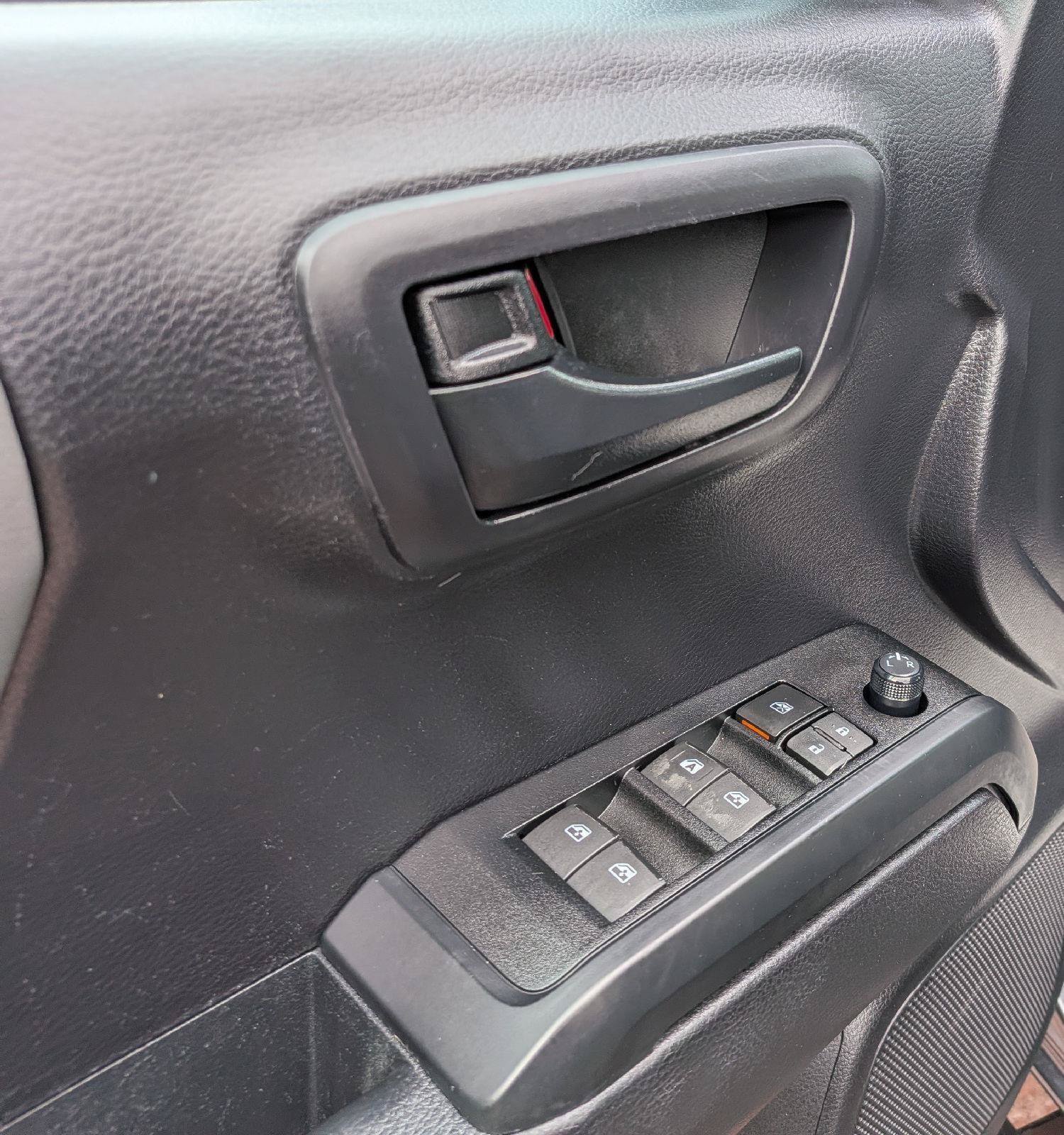 Used 2021 Toyota Tacoma SR AWD/4WD image 15