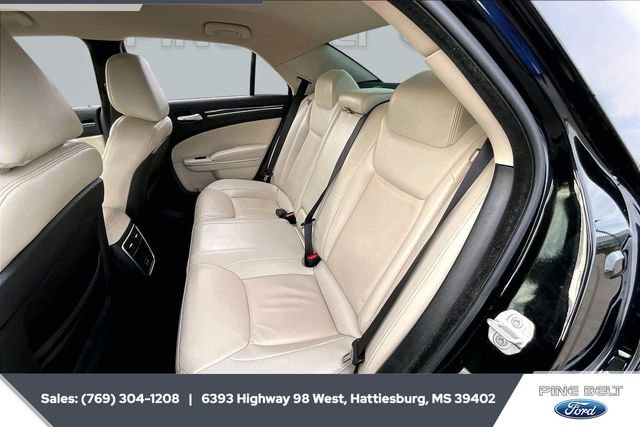 Used 2023 Chrysler 300 Touring L image 19