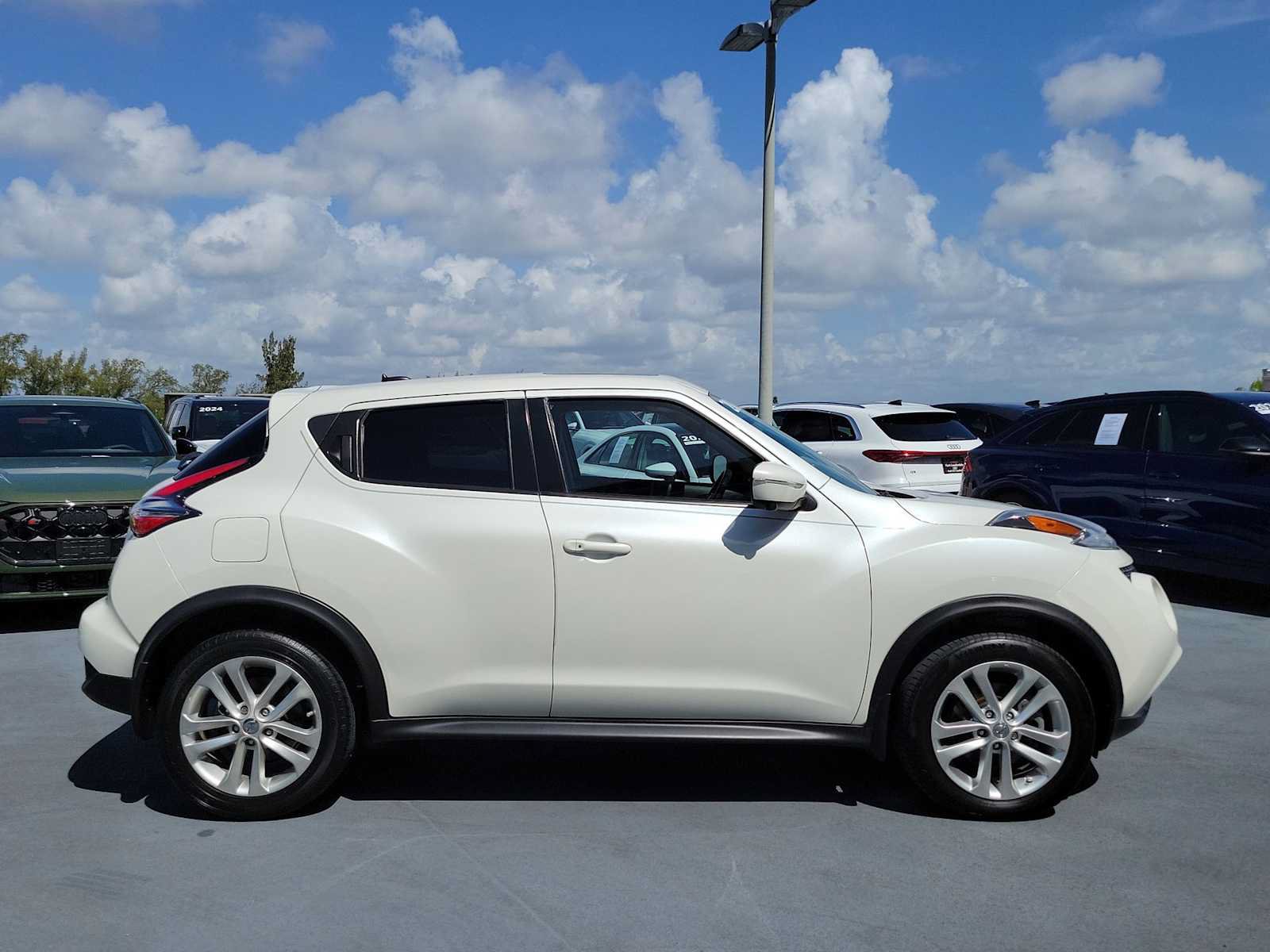 Used 2016 Nissan Juke SL FWD image 7