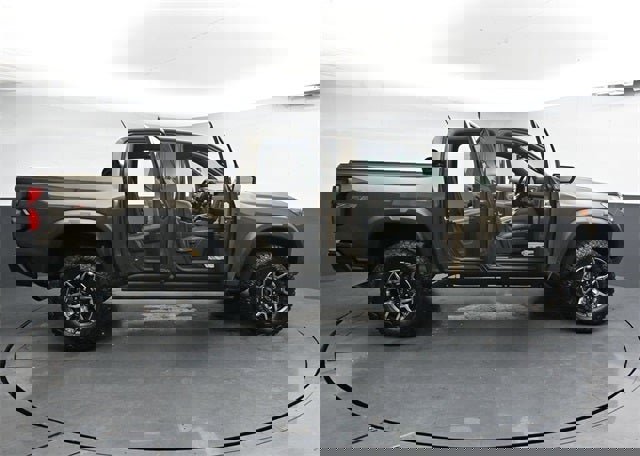 Used 2025 Chevrolet Colorado ZR2 w/ Technology Package image 34