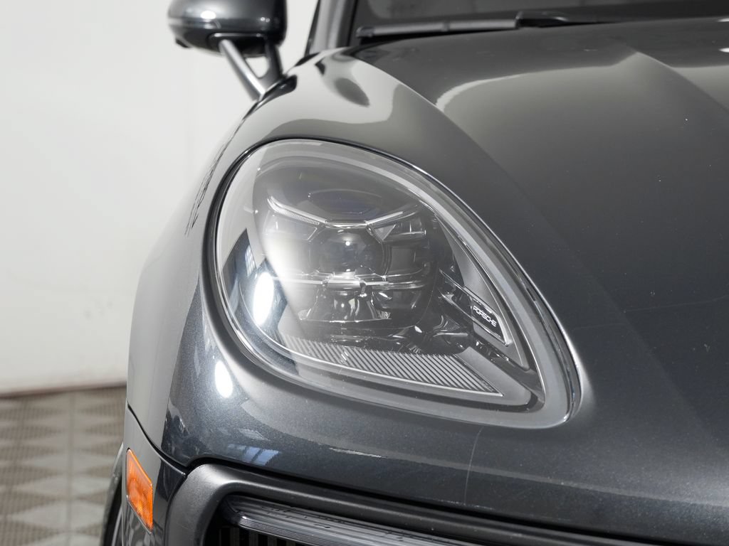 Certified 2023 Porsche Macan S AWD/4WD image 11