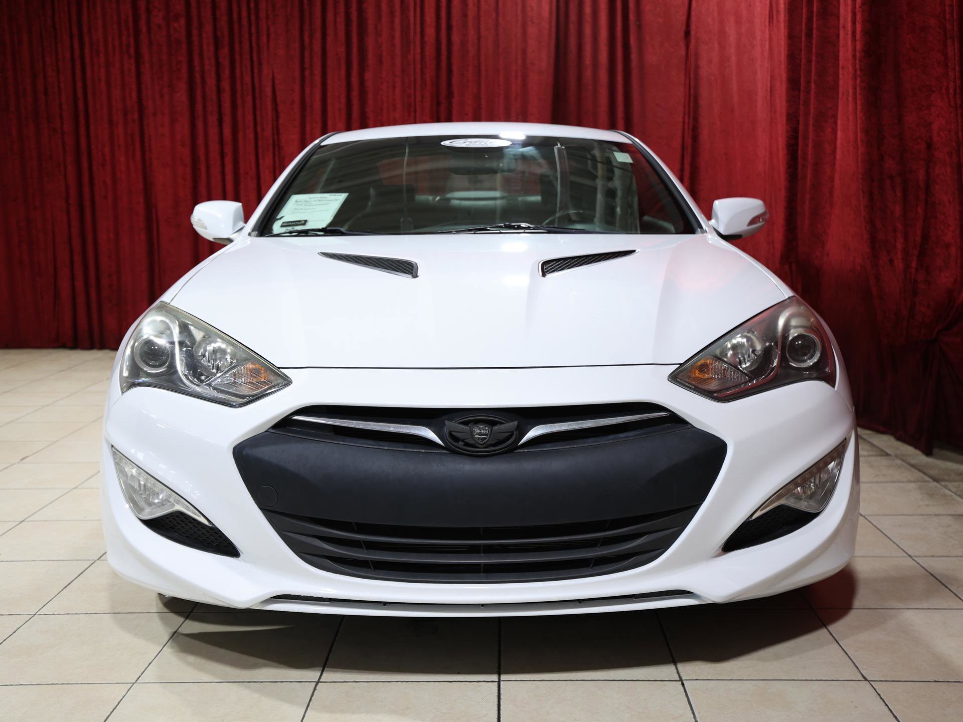 Used 2014 Hyundai Genesis 3.8 image 9