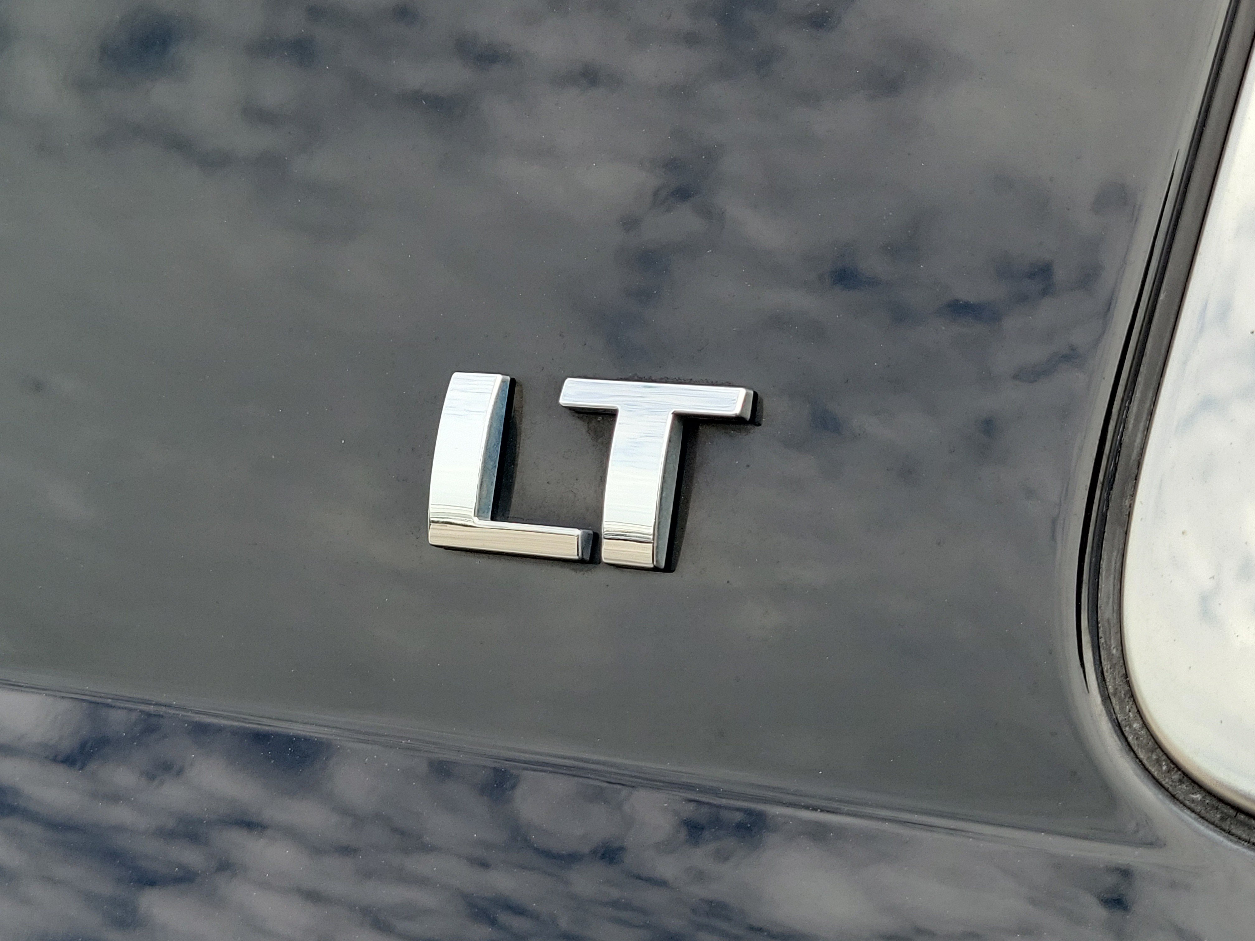 Used 2019 Chevrolet Suburban LT AWD/4WD image 10